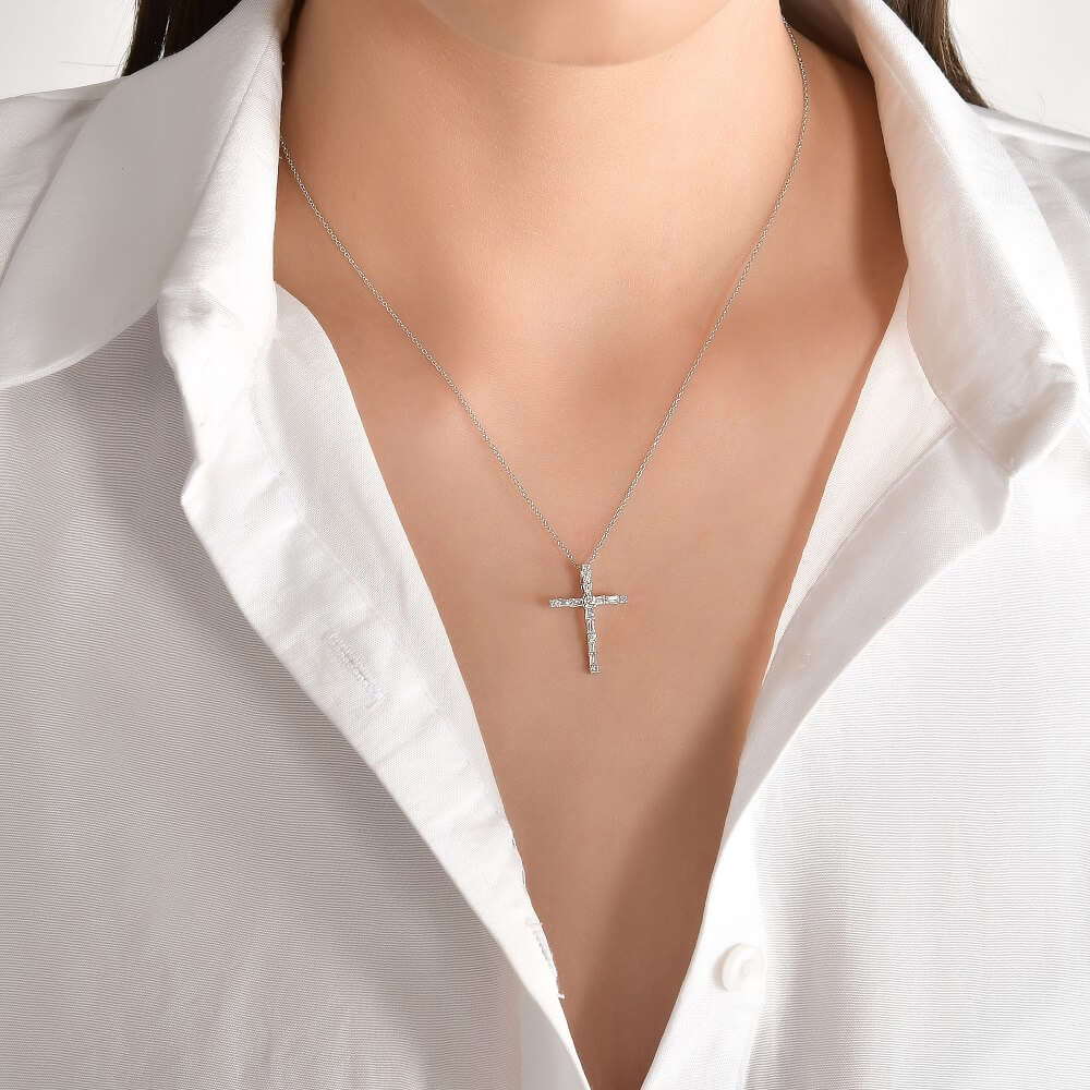 0.39 Karat Pırlanta Haç Kolye