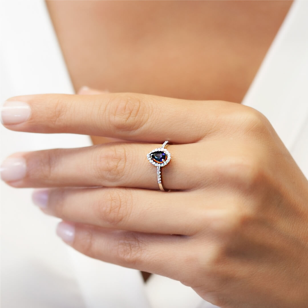 0.56 Karat Pırlanta Damla Safir Yüzük