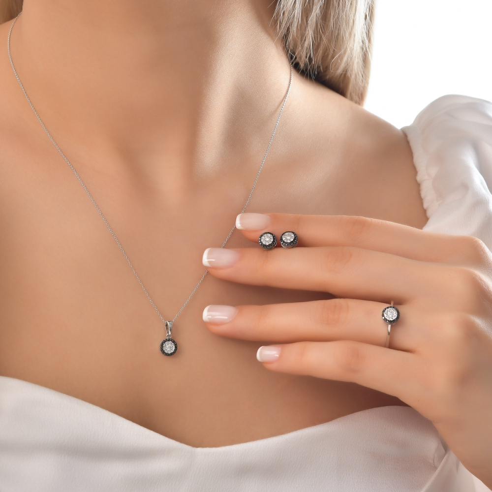 Siyah ve Beyaz Pırlanta Kolye