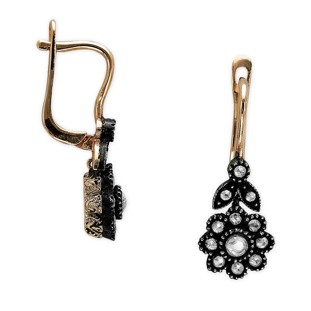 0.38 Karat Elmas Gül Altın Küpe