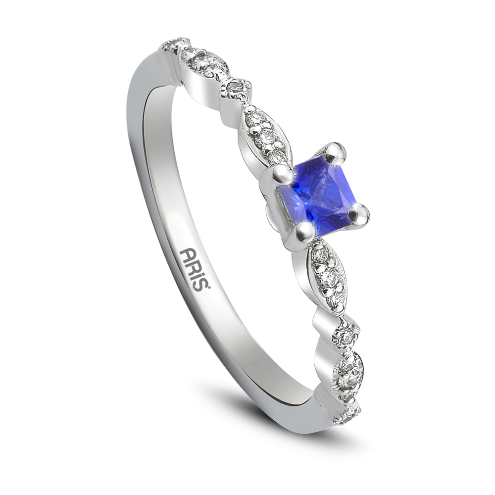 0.44 Karat Pırlanta Prenses Kesim Safir Yüzük