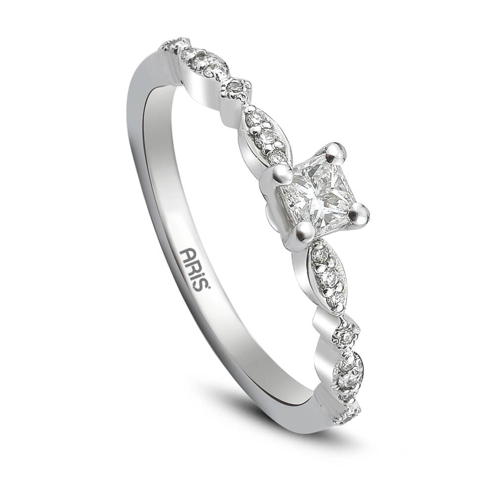 0.31 Karat Pırlanta Prenses Kesim Tektaş Yüzük