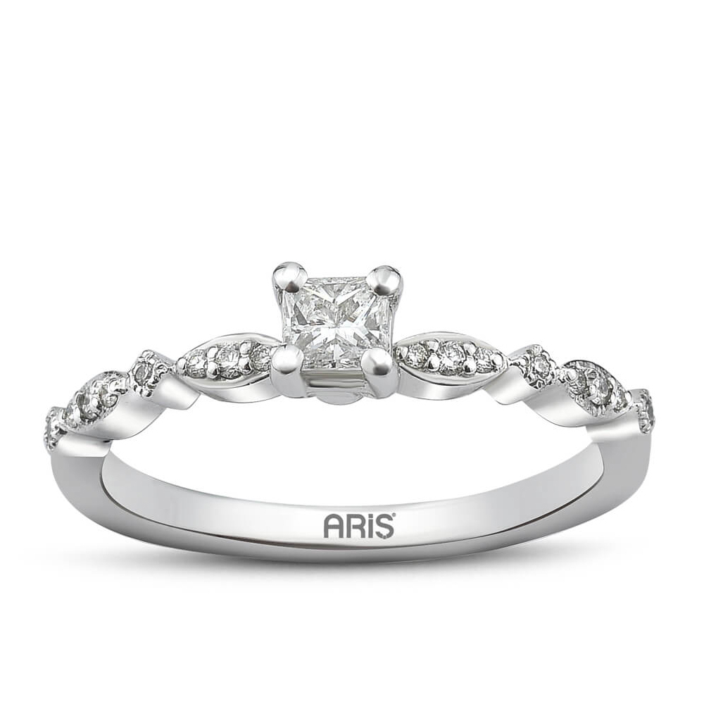 0.31 Karat Pırlanta Prenses Kesim Tektaş Yüzük