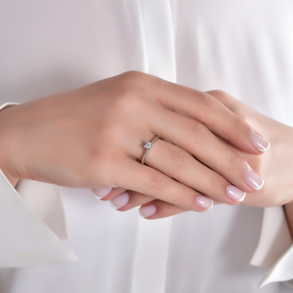 0.18 Karat Pırlanta Tektaş Yüzük Hadsten