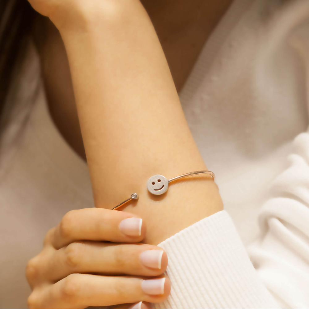 Gülen Yüz Pırlanta Gümüş Bilezik