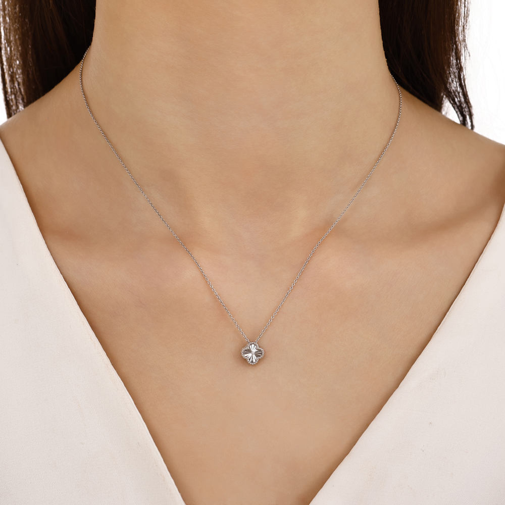 Yıldız Yonca Pırlanta Kolye