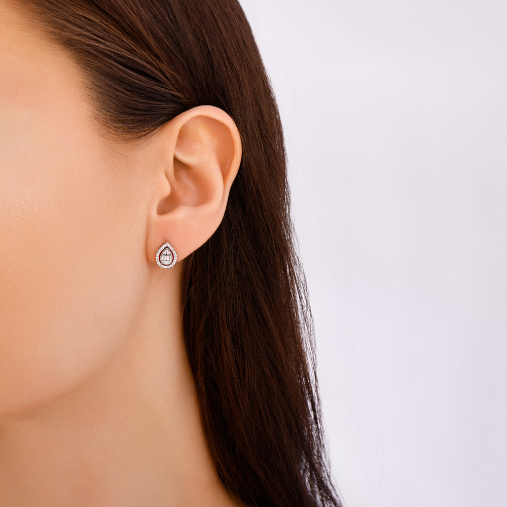 0.37 Karat Baget Pırlanta Küpe