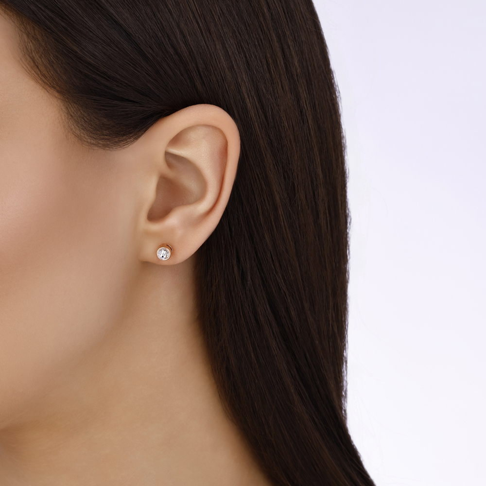 0.06 Karat Tektaş Küpe