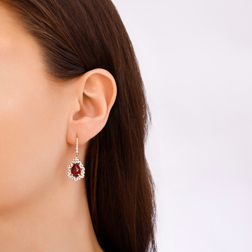 Damla Yakut Sallantılı Küpe