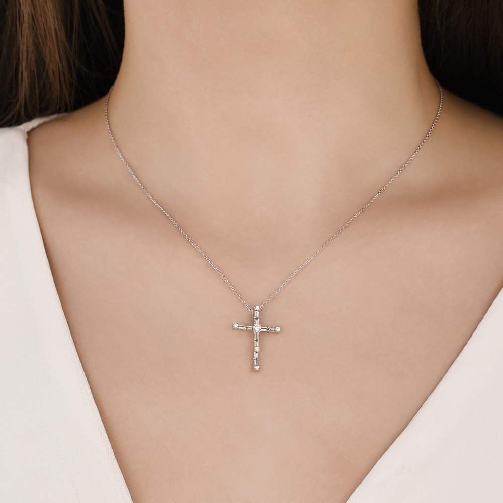 0.39 Karat Pırlanta Haç Kolye