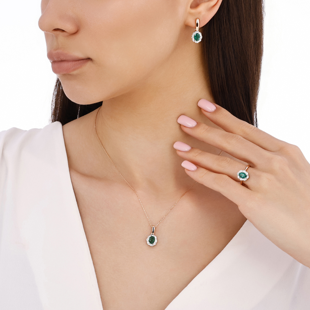 0.81 Karat Pırlanta Zümrüt Kolye