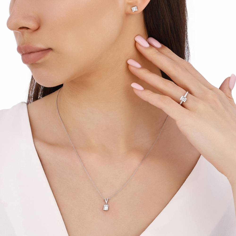 0.21 Karat Pırlanta Baget Kolye