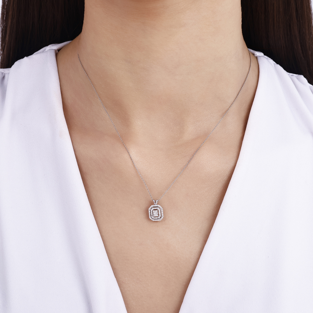 0.24 Karat Baget Pırlanta Kolye