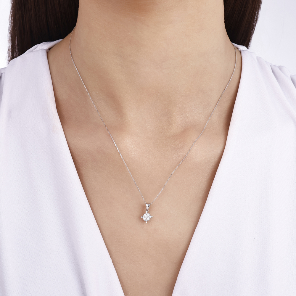 Tektaş Görünümlü Effect Pırlanta Kolye