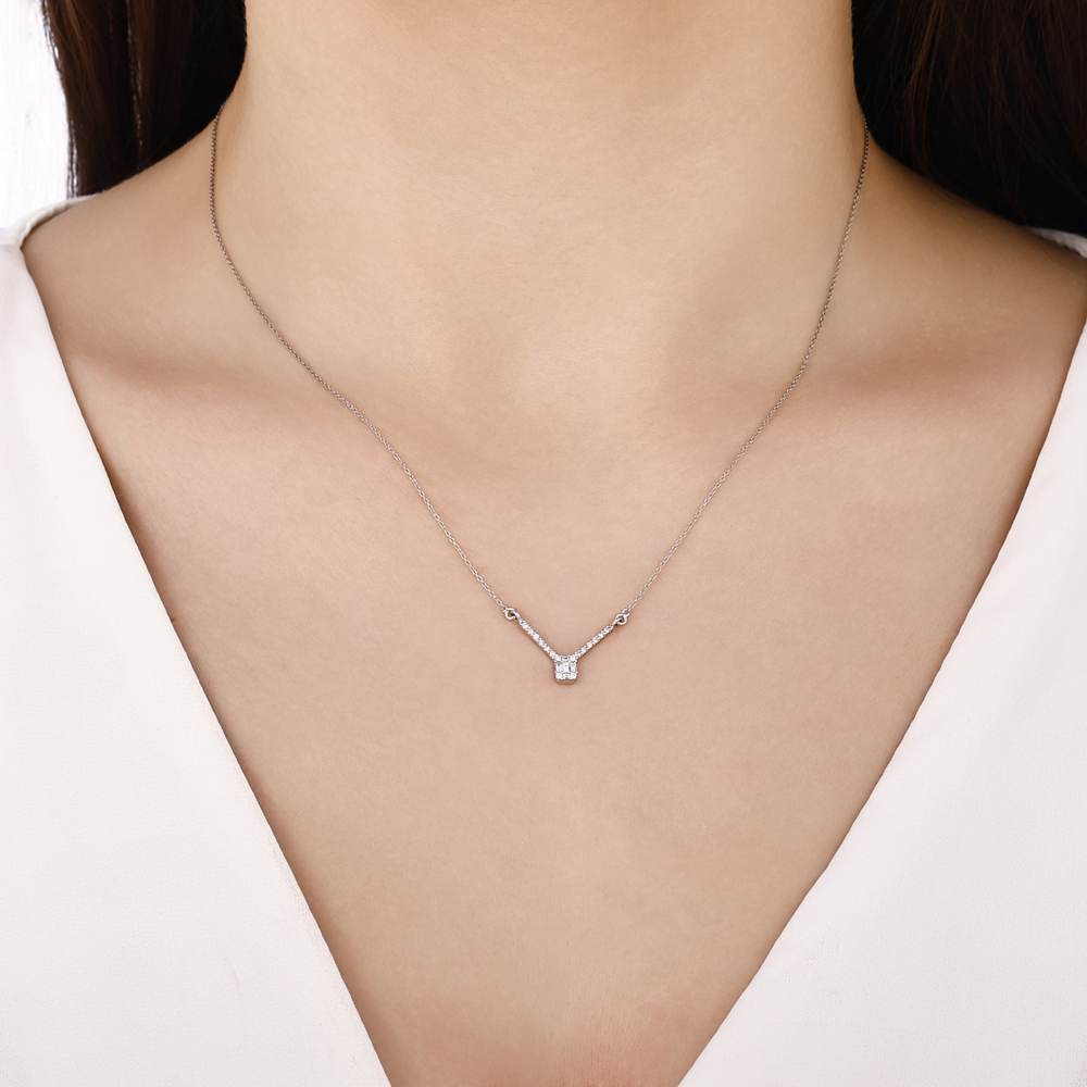 0.23 Karat Pırlanta Baget Kolye