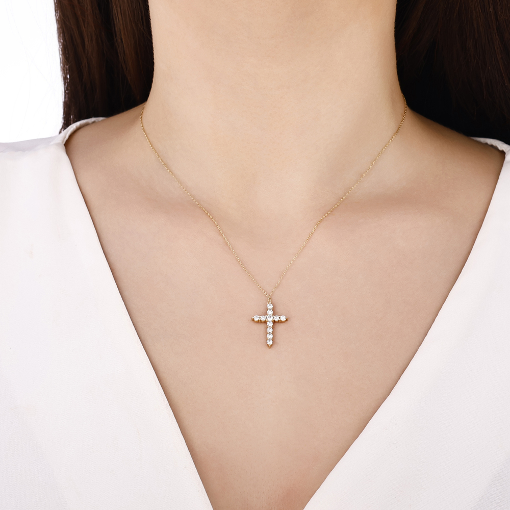0.59 Karat Pırlanta Haç Kolye