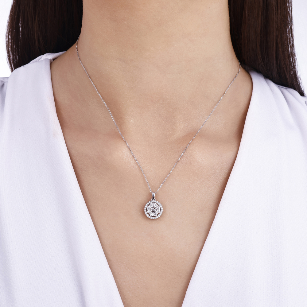 0.63 Karat Baget Pırlanta Kolye