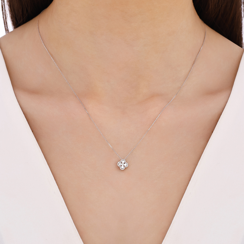 Pırlanta Yonca Kolye