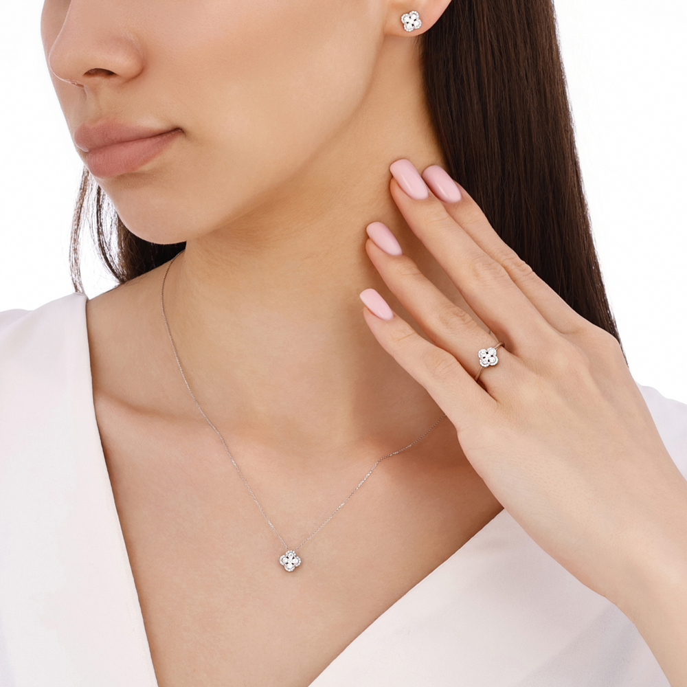 Pırlanta Yonca Kolye