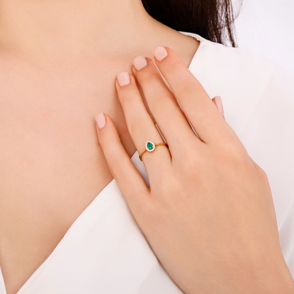 0.26 Karat Damla Zümrüt Pırlanta Yüzük