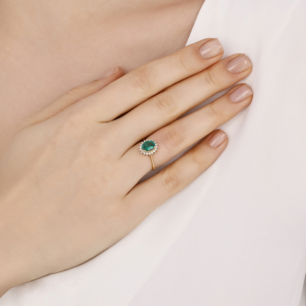 1.07 Karat Oval Zümrüt Pırlanta Yüzük