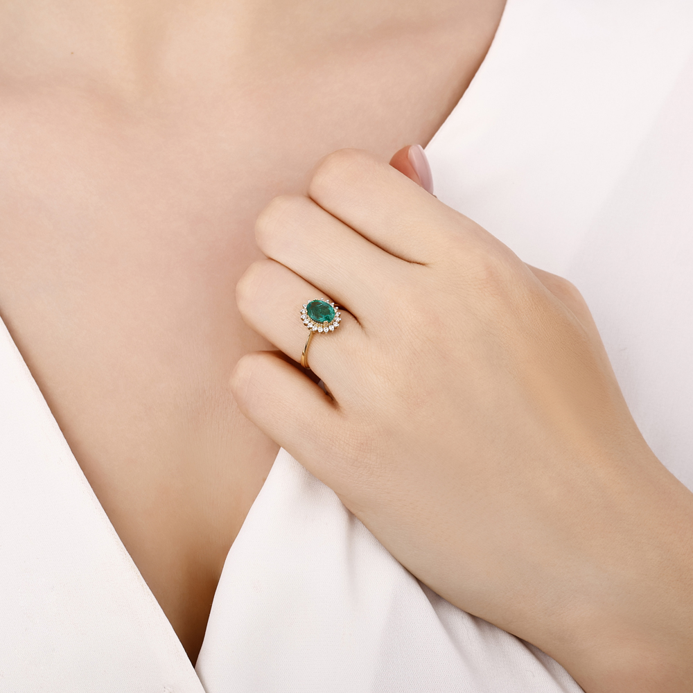 1.07 Karat Oval Zümrüt Pırlanta Yüzük