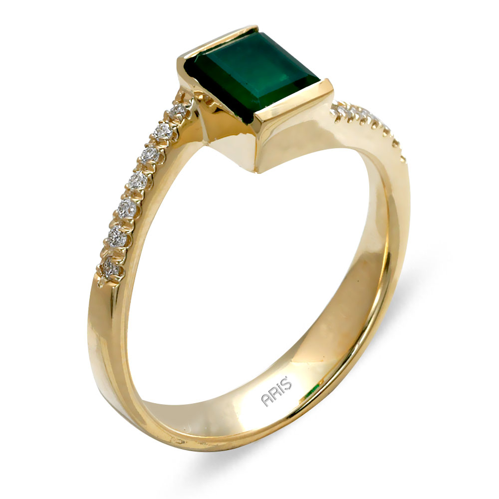 0.87 Karat Zümrüt Kesim Pırlanta Tektaş Yüzük