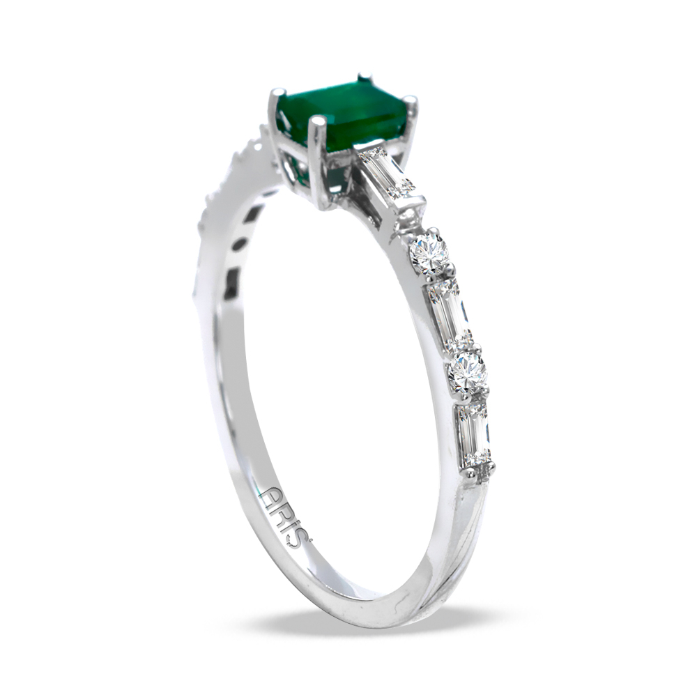 Zümrüt Kesim Bagetli Pırlanta Yüzük