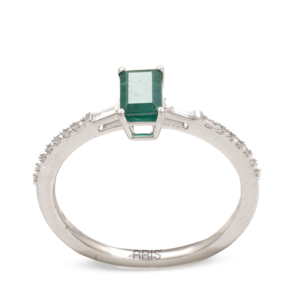 0.76 Karat Zümrüt Pırlanta Yüzük