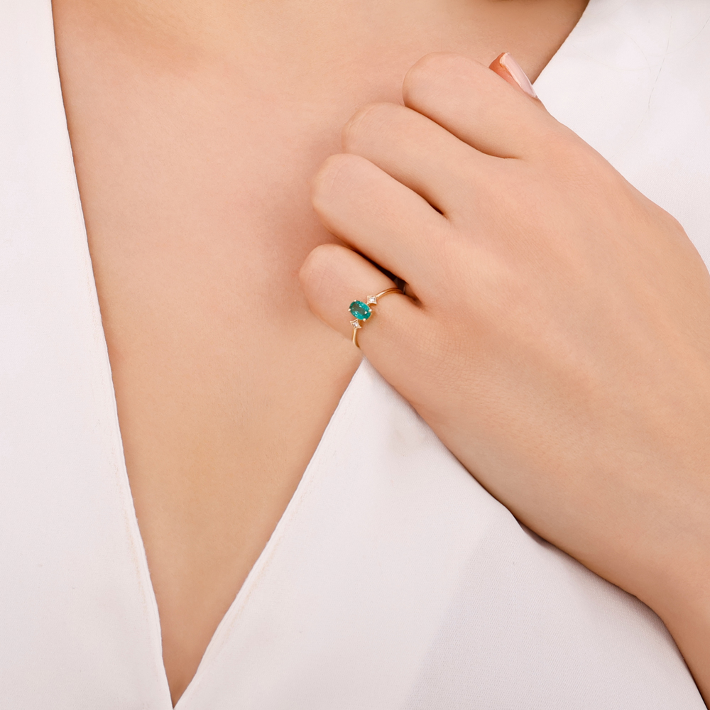 0.37 Karat Pırlanta Oval Zümrüt Yüzük