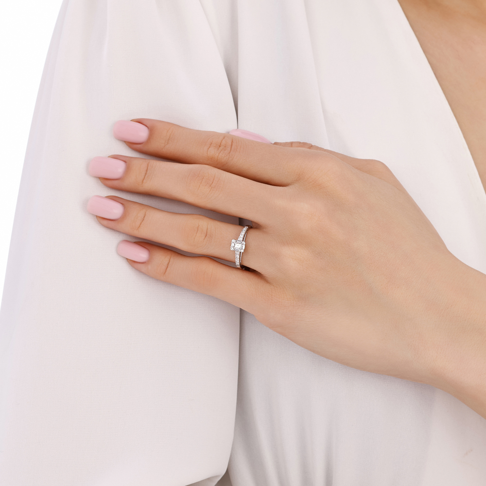 0.35 Karat Pırlanta Baget Yüzük