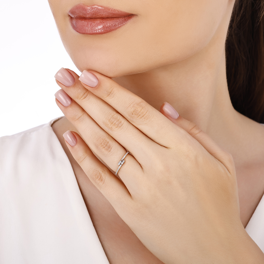 0.18 Karat Pırlanta Baget Yüzük