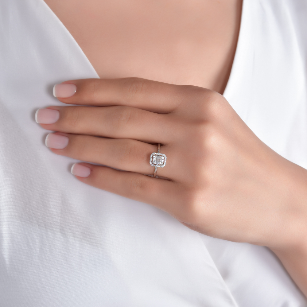 0.38 Karat Pırlanta Baget Yüzük