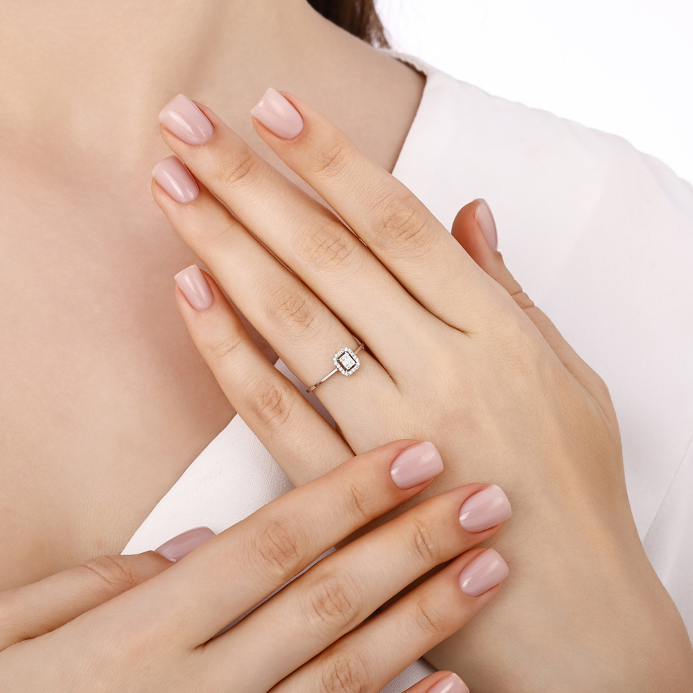 0.14 Karat Pırlanta Baget Yüzük