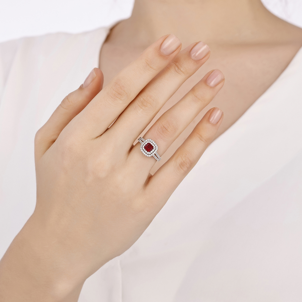 Prenses Kesim Yakut Pırlanta Yüzük