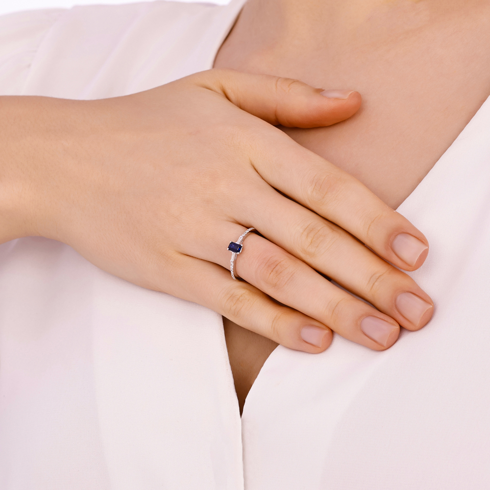 0.55 Karat Zümrüt Kesim Safir Pırlanta Yüzük