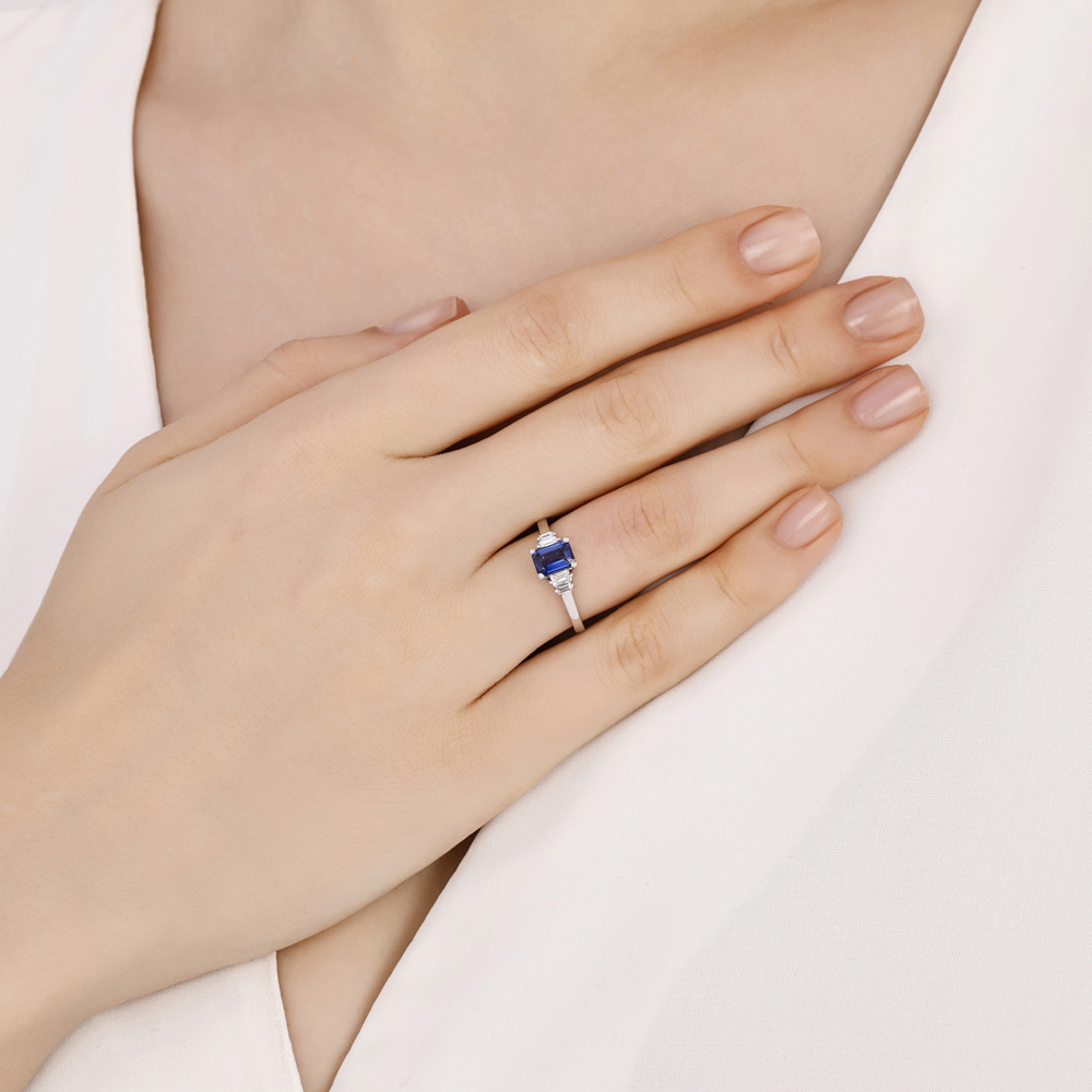 1.26 Karat Zümrüt Kesim Safir Pırlanta Yüzük