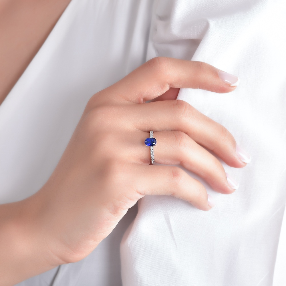 1.13 Karat Pırlanta Oval Safir Yüzük