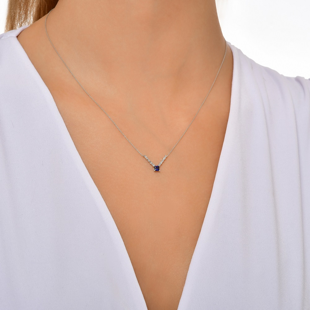 Baget Pırlantalı Prenses Kesim Safir Kolye