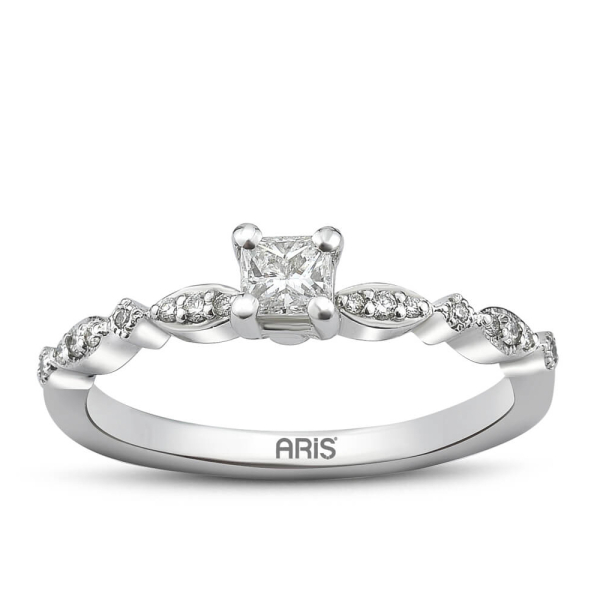 0.31 Karat Pırlanta Prenses Kesim Tektaş Yüzük