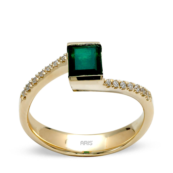 0.87 Karat Zümrüt Kesim Pırlanta Tektaş Yüzük